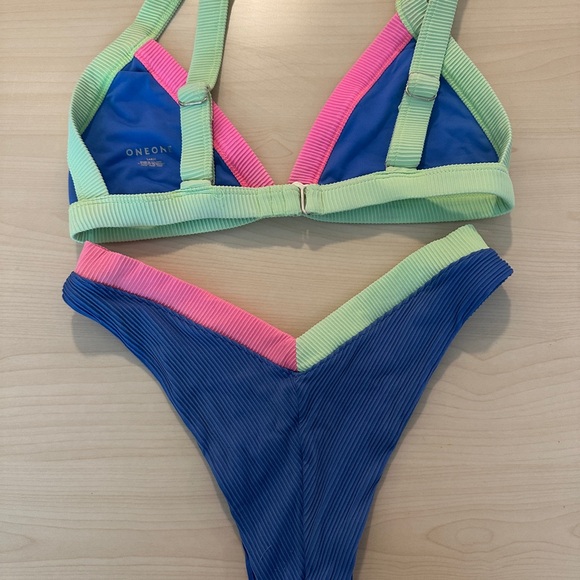 Oneone Swimwear Large - Picture 2 of 3